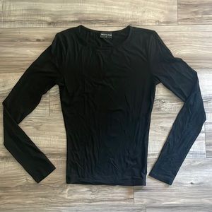 White fox black basic long sleeve tee. Size medium